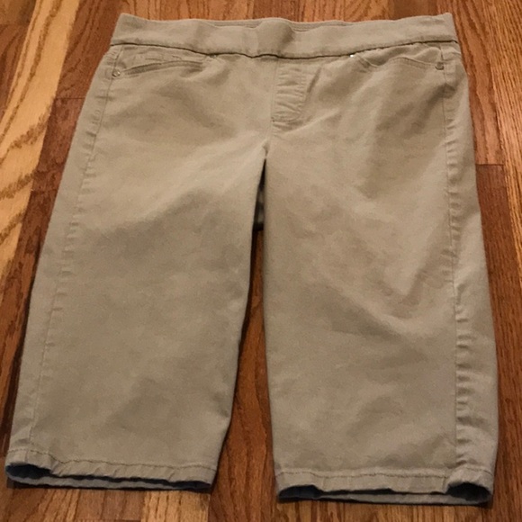 Gloria Vanderbilt Pants - Gloria Vanderbilt ~Pull On Capris 🤎